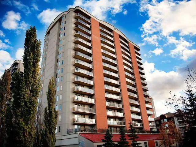 Nice 2Beds and 2Baths high rise condo at Downtown, with *A/C*Parking*Gym