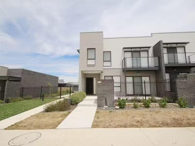 Cozy 3 BR 15 Bill Leng Street, COOMBS Townhouse for rent List.