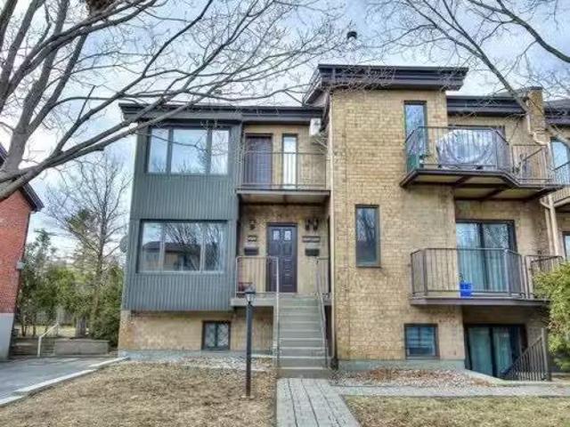 Cozy 3 BR 2100Z Boul. René Laennec, Laval Vimont, QC, H7M 5V.