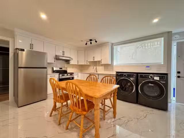Cheap 3 BR House for rent in Burnaby, Burnaby South, S1 6680 W.