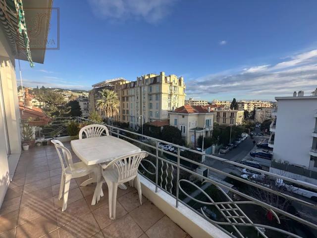 Nice, 3 Pièces avec terrasse & deux balcons