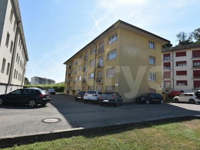 NICE 3 ROOMS RENOVATED LOCATED ON THE 1ST FLOOR ELEVATOR NEAR THE LAKE