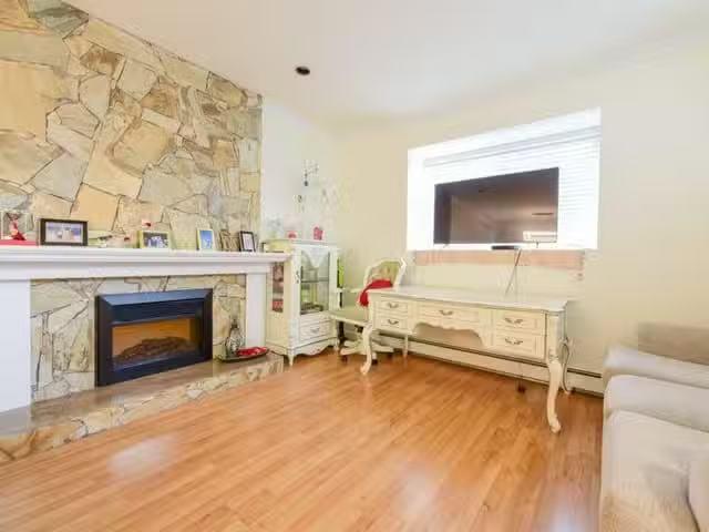 Deal! 4 BR 1/2 Duplex for rent in Vancouver, Vancouver West, 2.