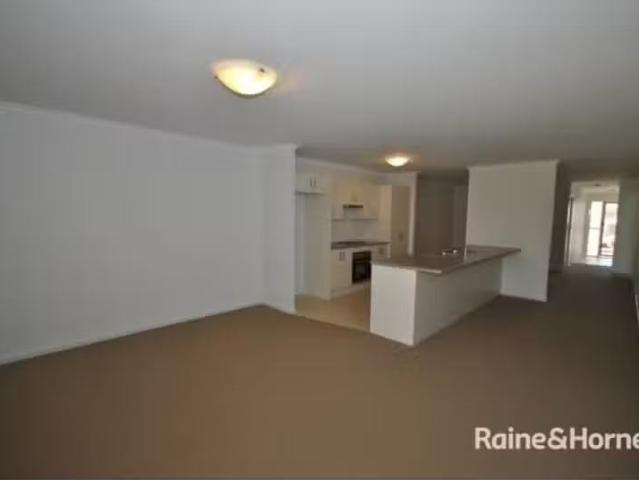 Deal! 64 Peppermint Drive, WORRIGEE Townhouse for rent Listed.