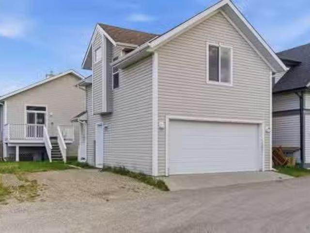 Nice 68 Silver Springs Way, Airdrie, AB, T4B 2R6 house for l.