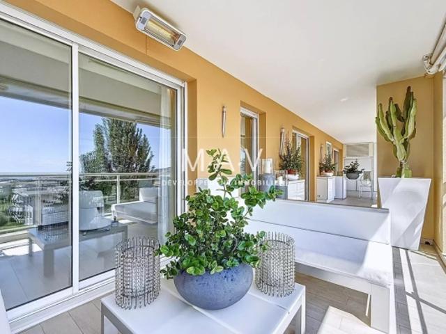 NICE/CIMIEZ APPARTEMENT 4/5 PIÈCES 123 M² AVANT DERNIER ÉTAGE SPACIEUSE TERRASSE 35 M² VUE MER AU CALME