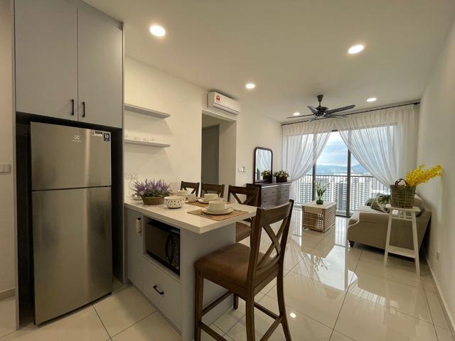 Nicely furnished Kenwingston Platz condo for sale