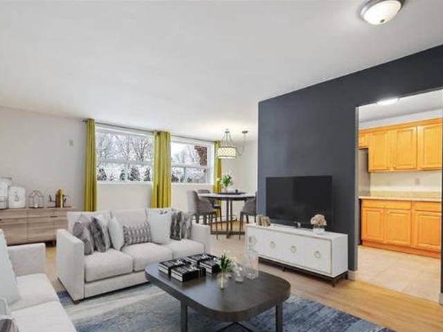 Nicely kept 2 bedroom condo great location close to all amenit