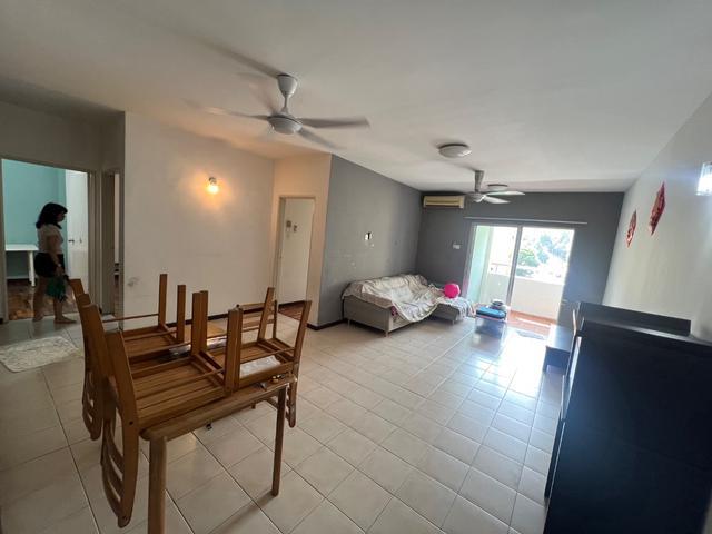 Nicely maintained condominium