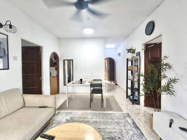 Nicely Maintained House Pangsapuri Desa Temenggung Batu Caves