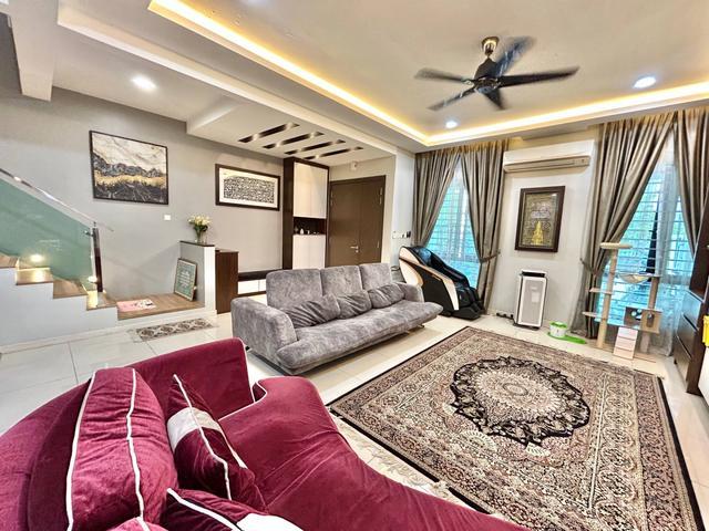 NICELY RENOVATED MOVE IN CONDITION Superlink U12 Sek7 Shah Alam