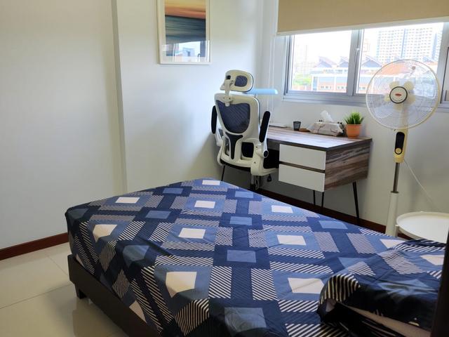 Nicely renovated common roomal
