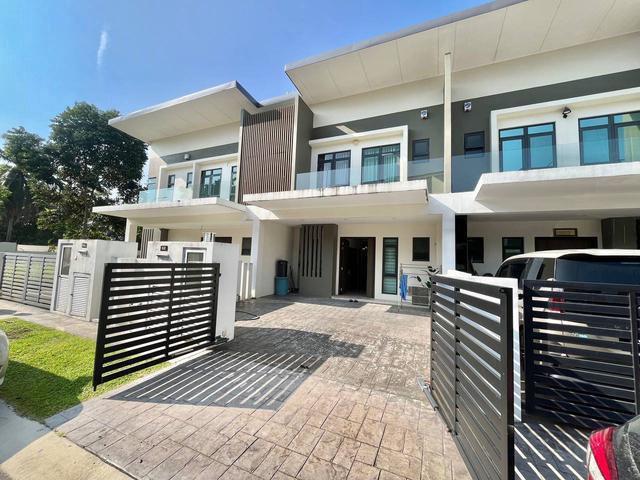 NICELY RENOVATED 2 Storey Terrace OnePark Taman Semenyih Idaman