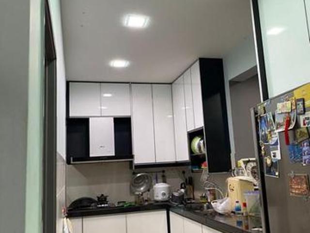 Nicely Renovated 3 rooms Aman Heights condominium Seri Kembangan