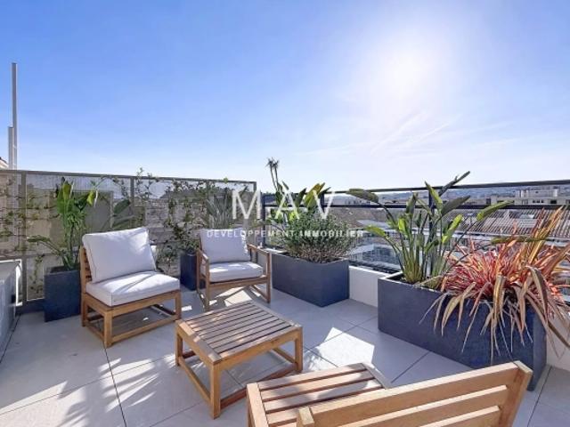 NICE/PROCHE PORT – APPARTEMENT DUPLEX 3 PIÈCES, DERNIER ÉTAGE, ÉTAT NEUF, 2 TERRASSES AU CALME