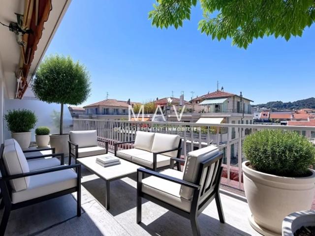 NICE/VICTOR HUGO APPARTEMENT 3 PIÈCES A RÉNOVER TERRASSE 19 m2 AVANT DERNIER ÉTAGE