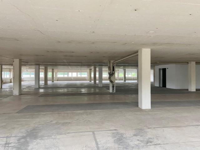Nicht nur viel Platz / mitten in der Gewerbezone