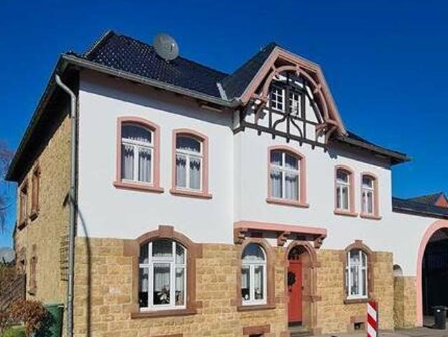 Nideggen geschlossene Hofanlage mit großer Scheune und Ställen