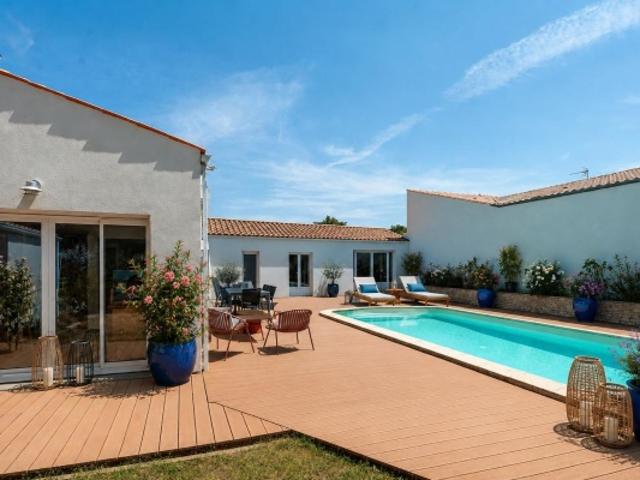 Nieul sur Mer Maison plain pied 153 m² 5 chambres garage piscine