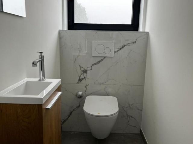 Nieuw appartement op eerste verdiep links met 2 slpks
