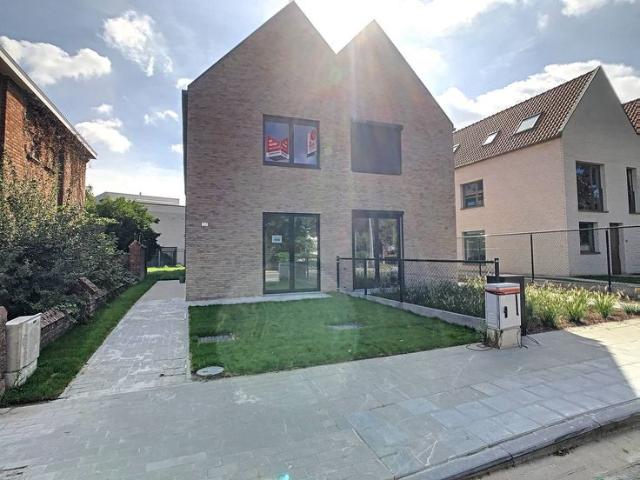 Nieuwbouwwoning met 3 slaapkamers te Sint Michiels Brugge