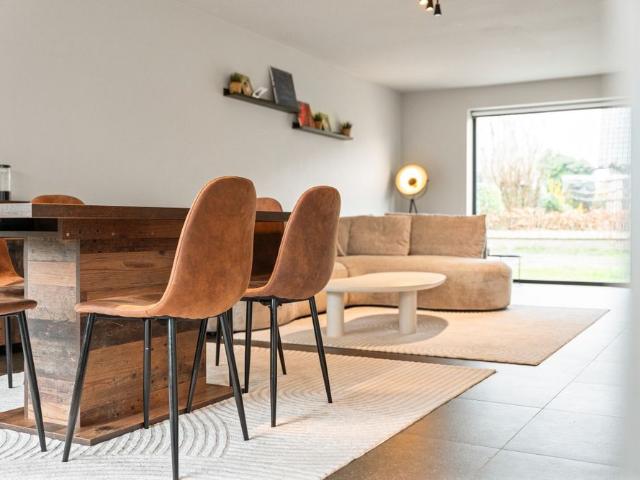 Nieuwbouwwoning te huur met 4 slaapkamers en tuin