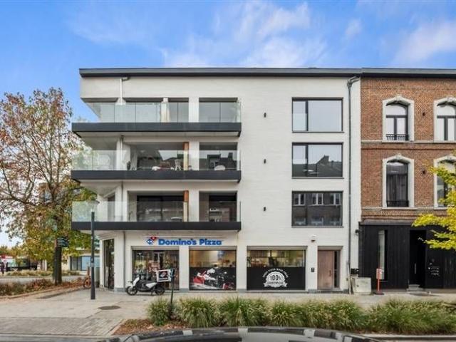 NIEUWBOUW APPARTEMENT MET 2 SLKS EN TERRAS IN HARTJE SINT TR