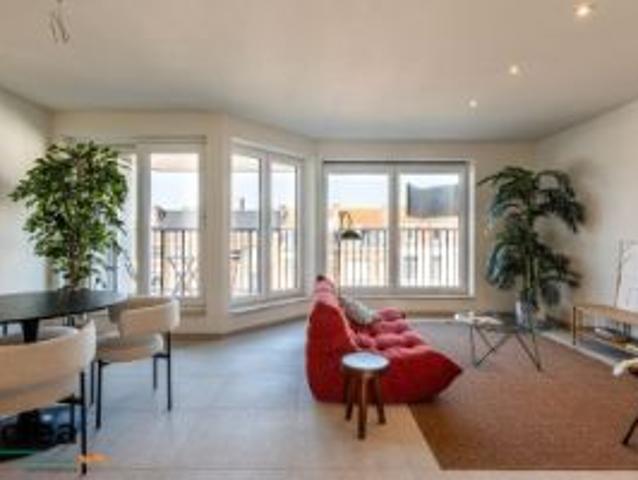Nieuwbouw appartement met 2 slpks en 2 terrassen in centr.