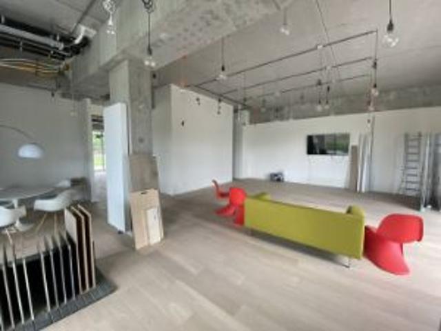 Nieuwbouw handelspanden 92 m² 331 m² in centrum Lokeren