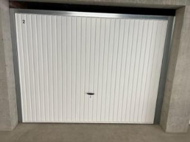 Nieuwe garagebox en op centrale ligging!