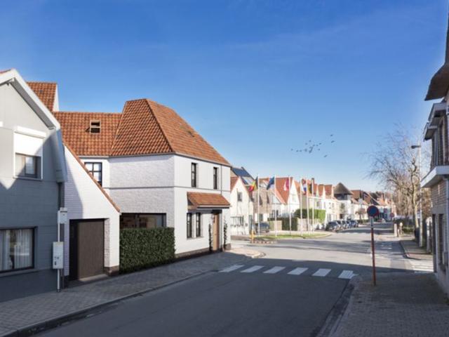 Nieuwe halfopen woning in het Oude Knokke.