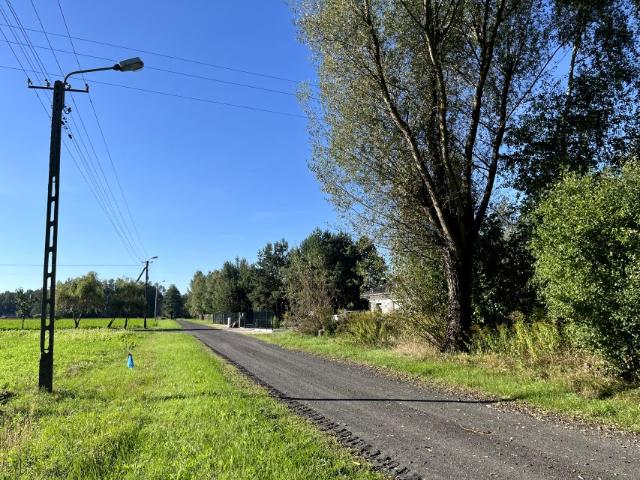 Nieznana 1 000 m², Chrzęsne