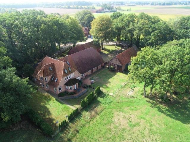 Niedersachsenhof mit 2 WE + 1,2 ha Weide direkt am Hof