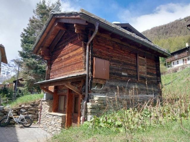 Nigelnagelneues Bijou in der sonnigen Wildi in Saas Fee. Hauptwohnsitz = Wohn und Steuersitz Saas Fee