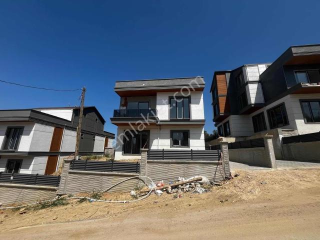 Nilüfer Kapaya Bahçeli, Otoparklı, 4+1 Tripleks Villa