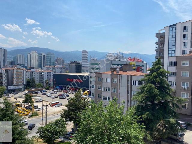 Nilüfer Karaman'da Yenilenmiş, Merkezi Konumlu 3+1 Kiralık Daire