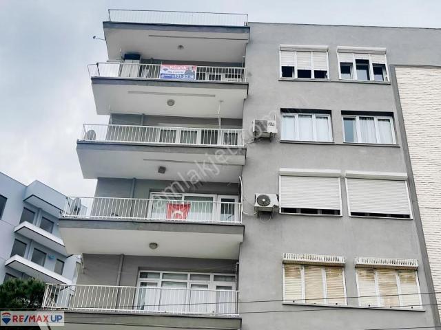 Nil Karkin 'den Demokrasi Üniversitesi Yakını Kiralık