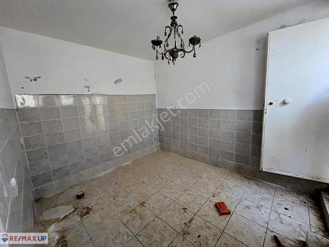 Nil Karkin'den Korutürk Mahallesinde Satılık Bodrum Kat
