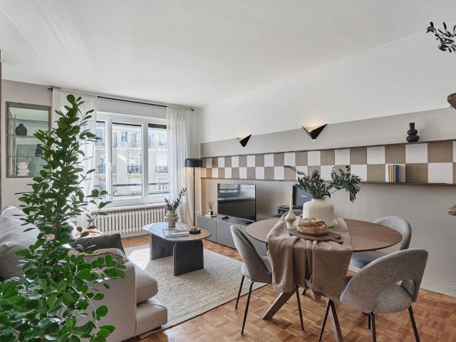Nireo 2 bedrooms and balcony in Ternes, Paris Amsterdam Apartments for Rent