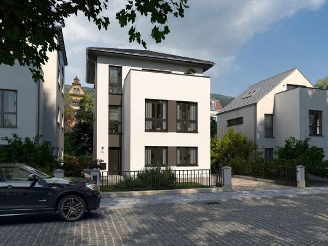 NIVEAUVOLLES STADTHAUS MIT WALMDACH in TOPLAGE von HH Volksdorf