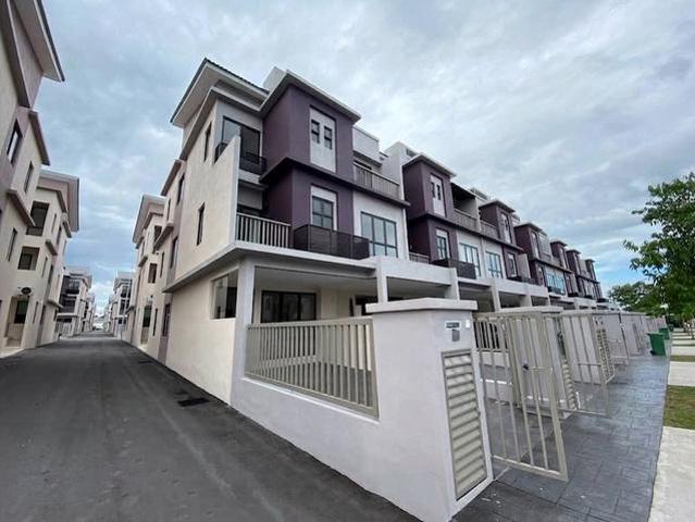 NO 10 DownpaymentEnd Lot 3 Story Townhouse Upper Unit