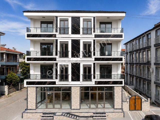No:10 Gayrimenkul’den Merkezi Konumda, Cadde Üzerinde, Ara Kat, Ön Cephe Köşe 2+1 Satılık Daire