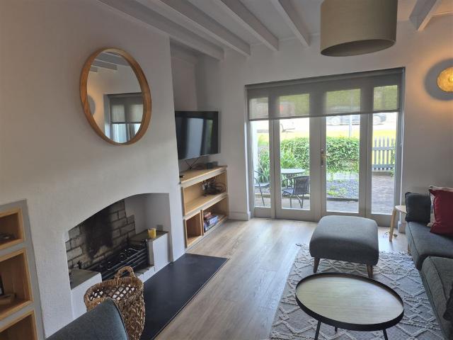 No 2 Coastguard Cottage, Schull, West Cork, P81 XR04