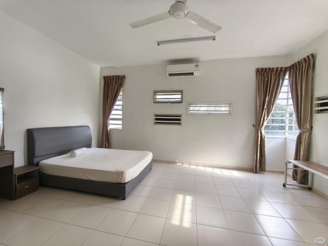 NO AGENT FEE: Master Room at Bukit Indah, Johor Bahru @ Gated & Guarded
