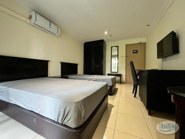 No agent fee Walking to ciq only 6 8min Master bedroom 无需中介费 非常靠近关卡舒适干净美美的房间