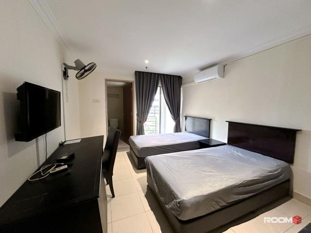 ❌No agent fee Walking to ciq only 6 8min Master bedroom ❌无需中介费 非常靠近关卡舒适干净美美的房间所剩不多 机会难逢 6 8 Mins Walking Distance