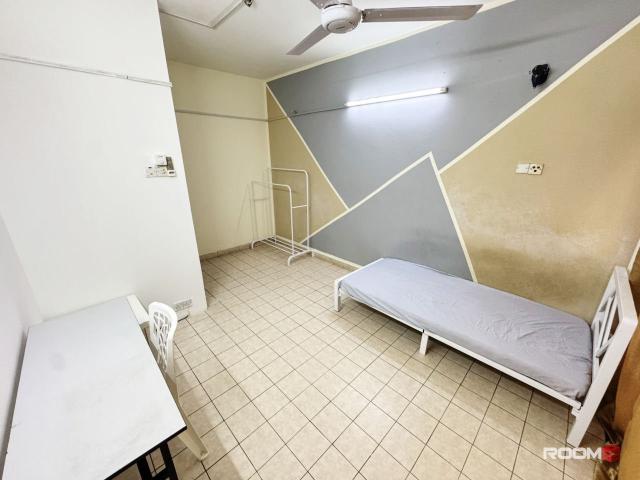 [NO DEPOSIT] Medium Room @ Bandar Utama 10 mins drive to 1 Utama Shopping Centre, The Starling Mall, Centrepoint