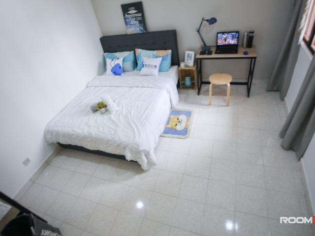 [NO DEPOSIT] Middle Room with A/C & Window at Palm Spring Kota Damansara