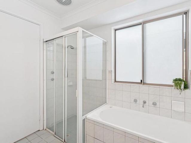 NO NEIGHBOURS BEHIND!