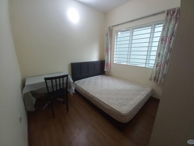 No partition female middle room metropolitan square condo